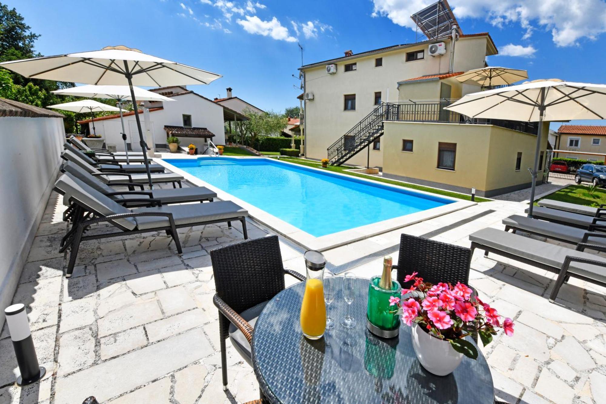 Apartments Pilic Rosini Exterior photo